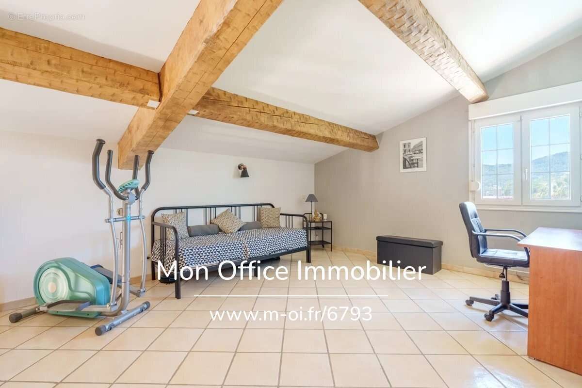 Référence : 6793-VCA. - Maison avec 3 chambres et double garage au calme dans une impasse - photo 12