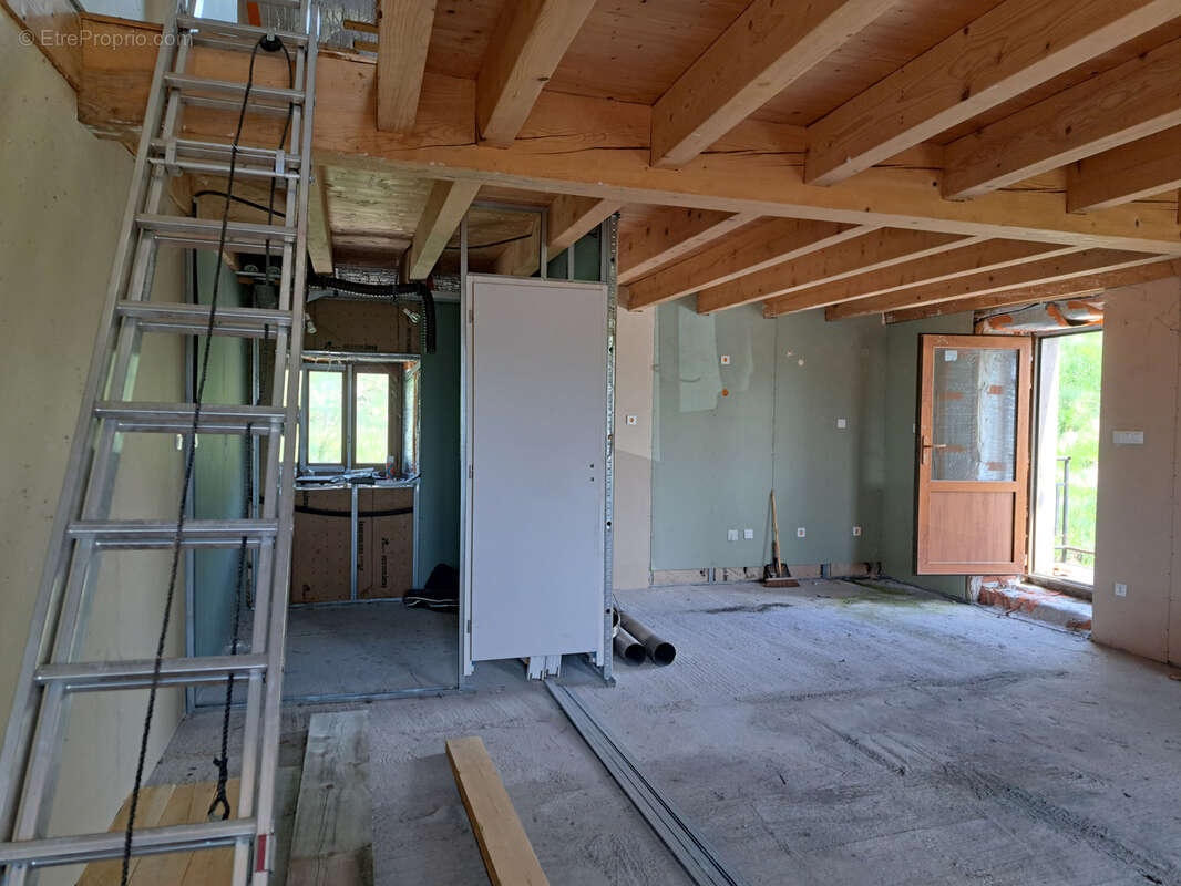 Maison en pierre en partie rénovée et petite bergerie - photo 9