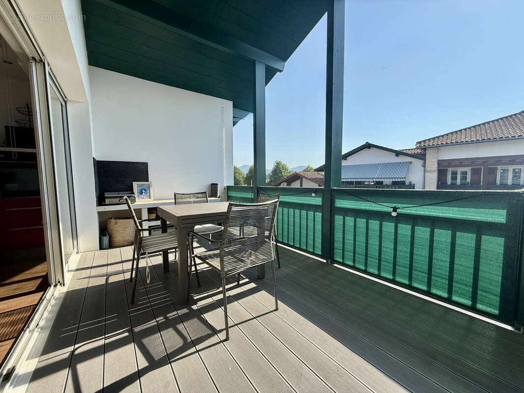 Dernier étage, superbe T3 traversant de 65 m2 avec grande terrasse, parking et cave, à seulement 10 minutes de - photo 13
