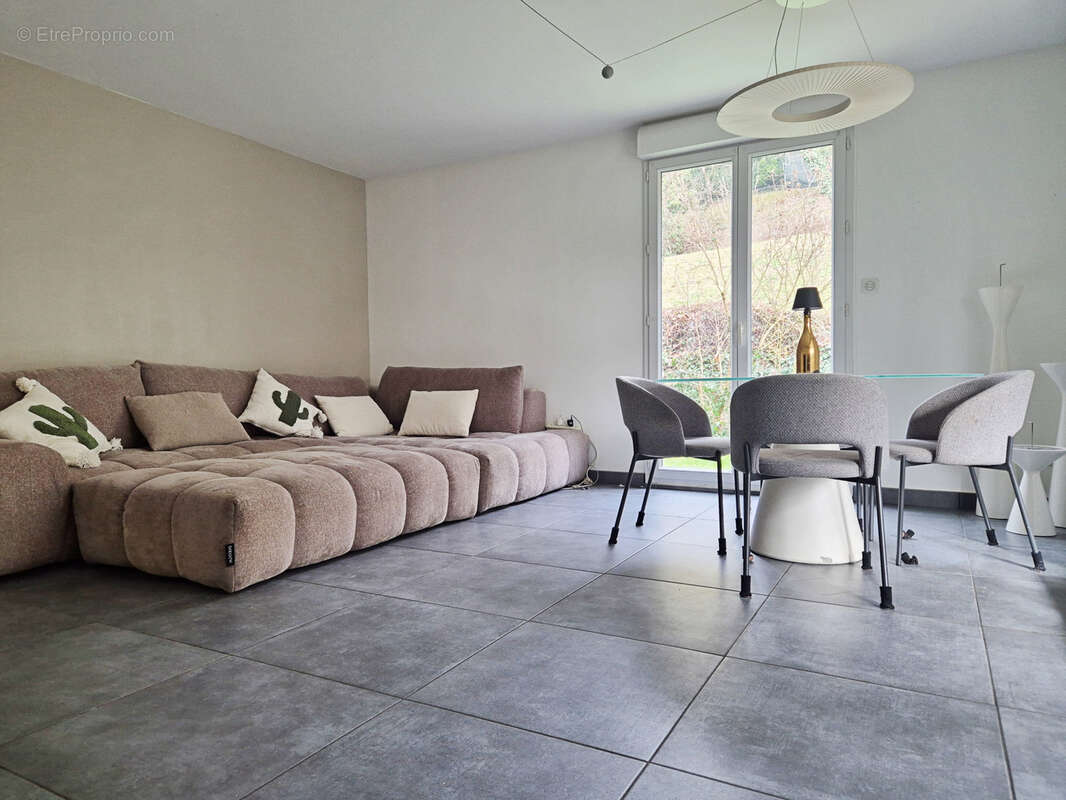 Appartement à FONTAINES-SUR-SAONE