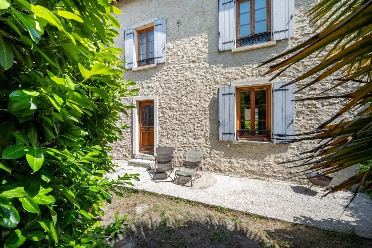 Maison 86 m² à Epone  - photo 5