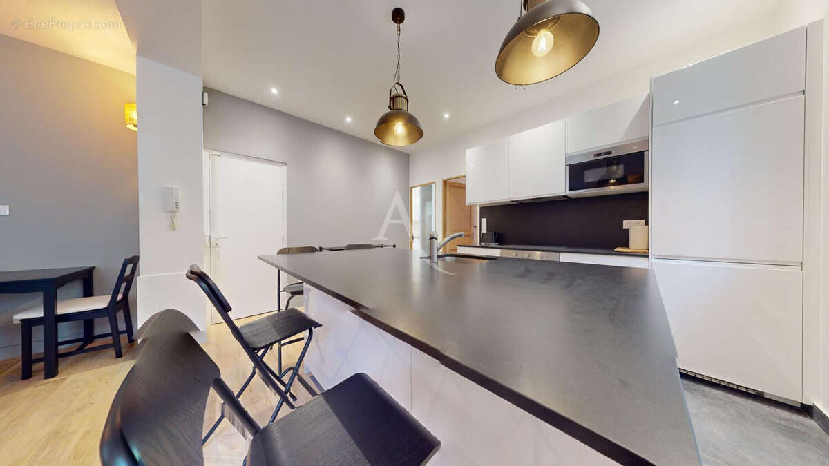 Appartement à PARIS-17E