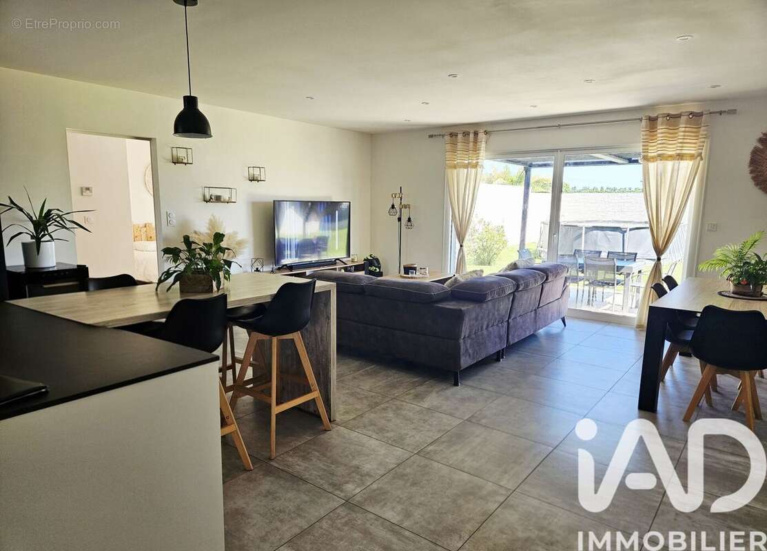 Maison 119 m² à Saint-Sulpice-D'arnoult  - photo 3