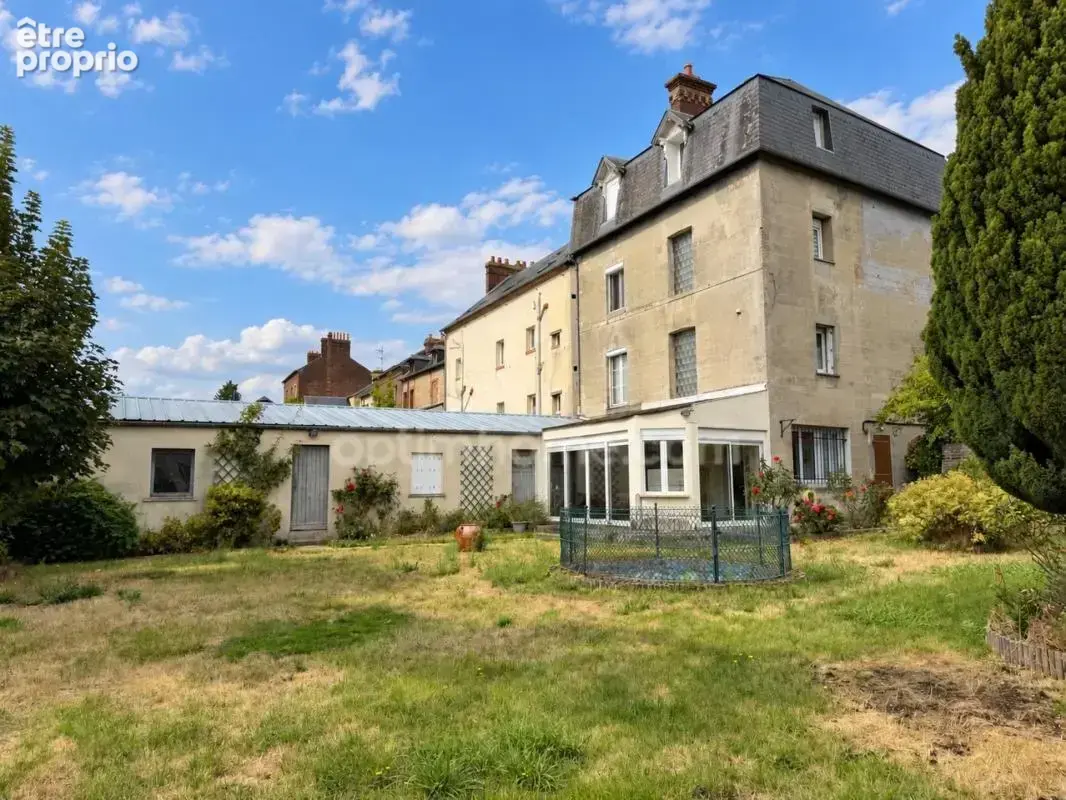 LISIEUX – Maison de caractère, 7 chambres, jardin et vue dégagée, proche centre ville - photo 2