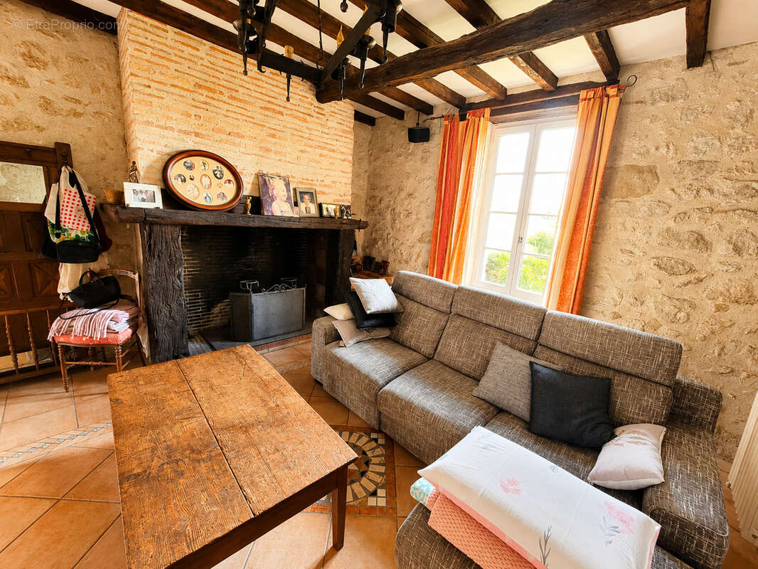 Maison à VIRAZEIL
