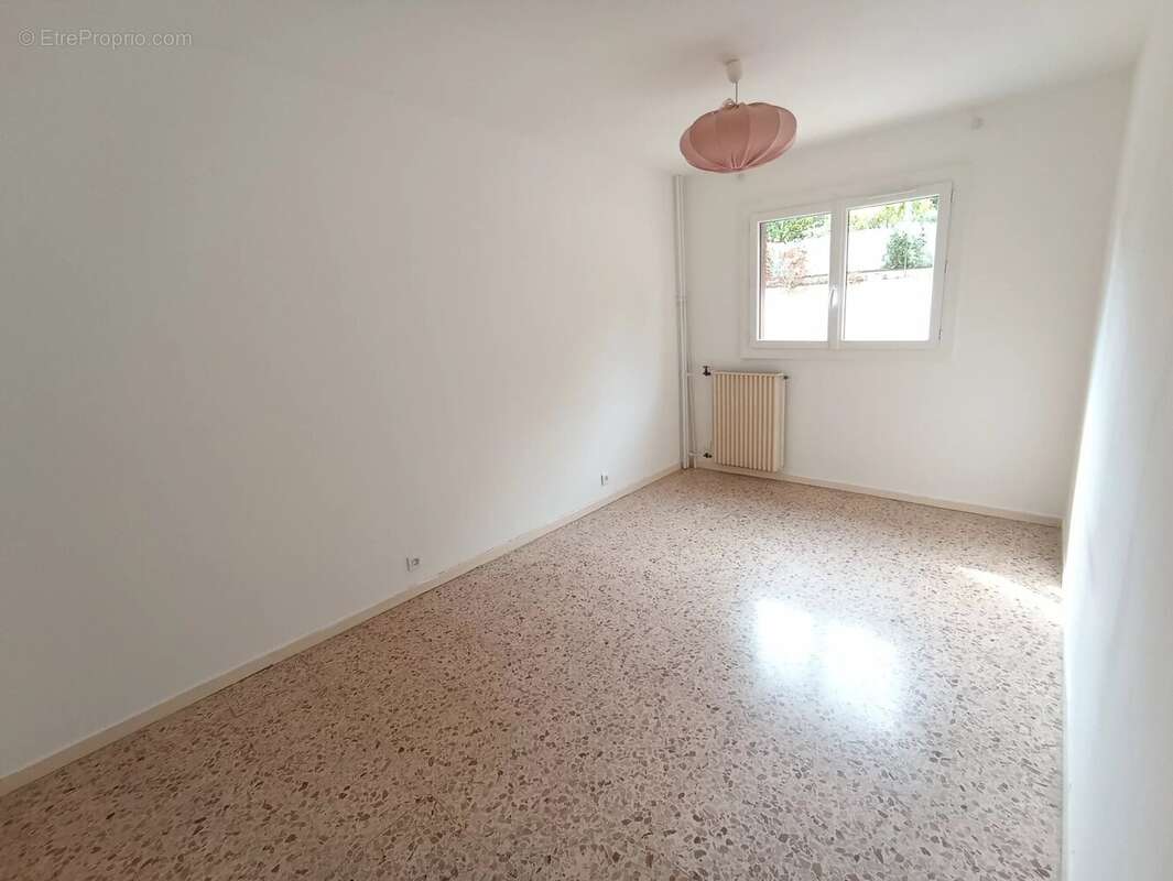 Appartement à SAINT-LAURENT-DU-VAR