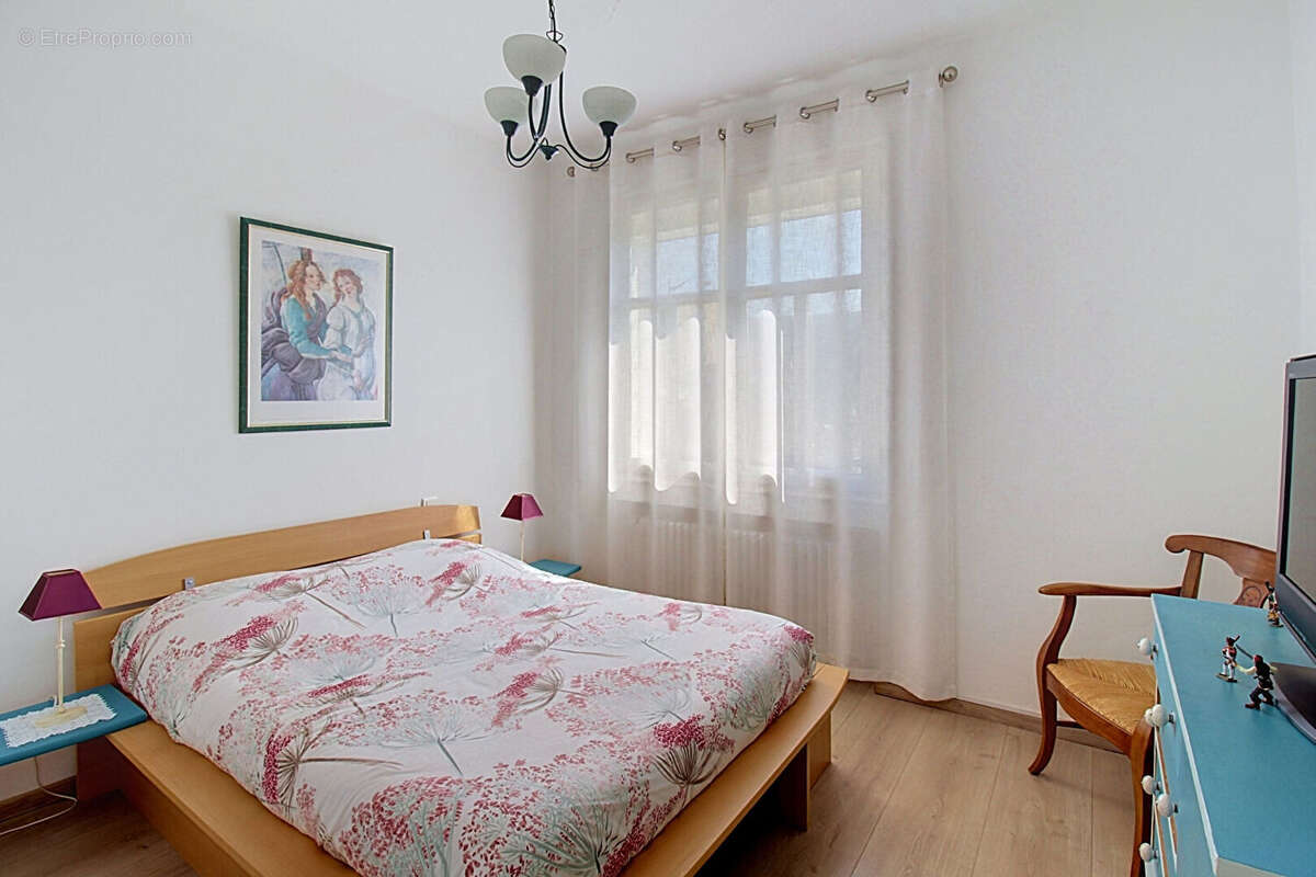 A VENDRE en EXCLUSIVITE à DRAGUIGNAN ! Propriété de caractère avec piscine, en plein coeur de ville - Possibilité 2 logements ou - photo 15