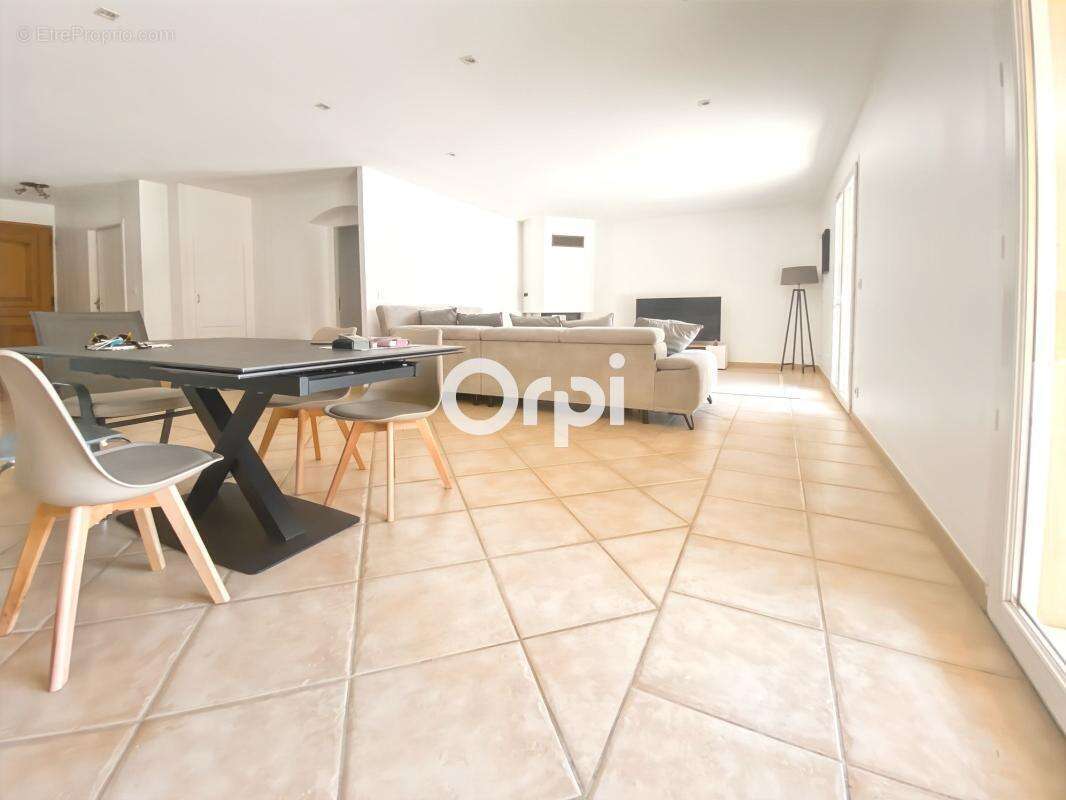 Villa T6 de 168 m2 de plain pied, jardin, piscine, garage - photo 7