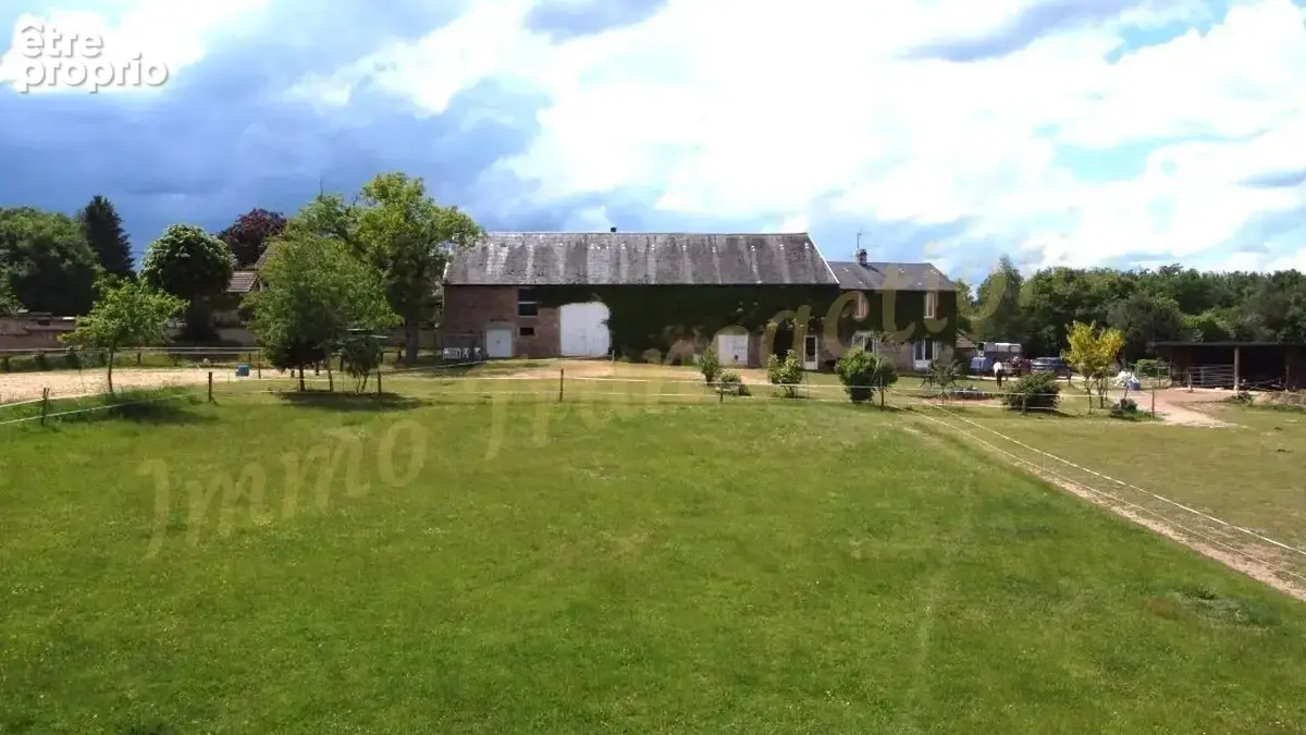 Maison à LA ROCHE-EN-BRENIL