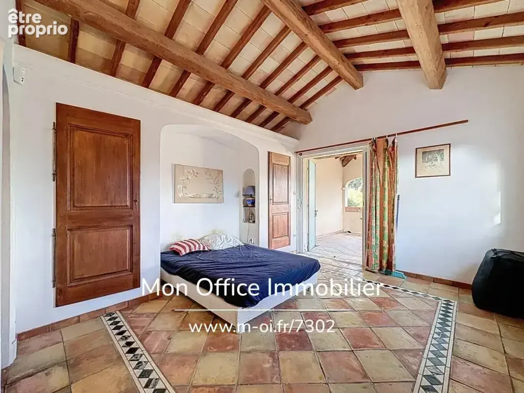 Référence : 7302-les - villa de 200m2 vue sur les collines avec patio et terrasses - photo 13