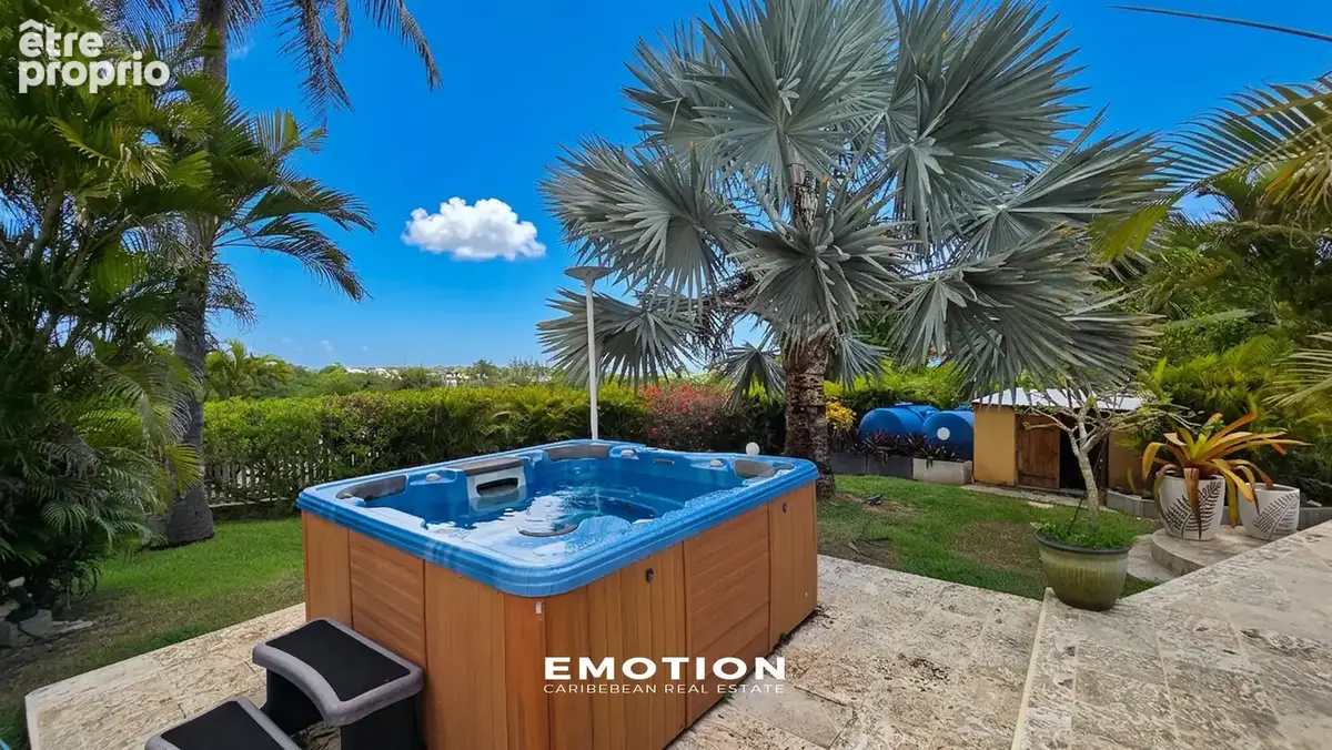 Villa T5 132 m2 + 46 m2 de terrasses extérieures, Piscine, Spa et Petite Vue Mer   Le Gosier (Mare-Gaillard / - photo 20
