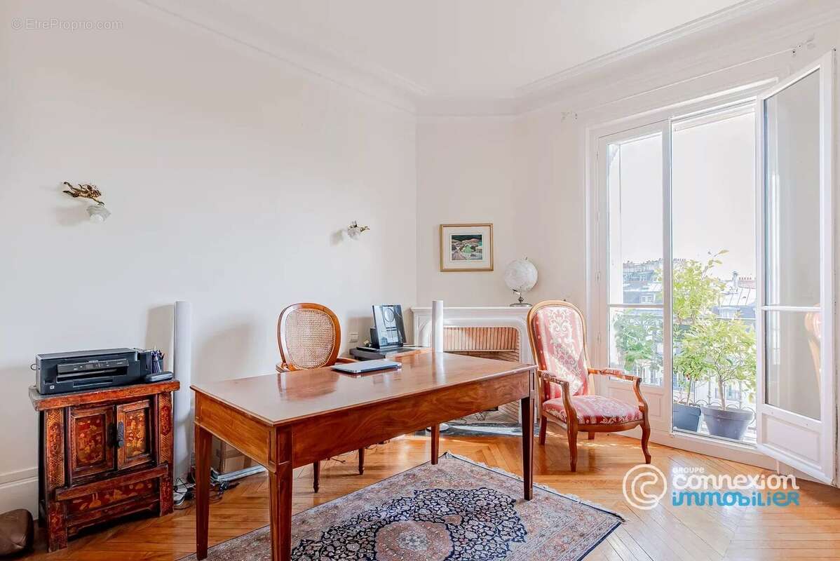 Appartement à PARIS-16E
