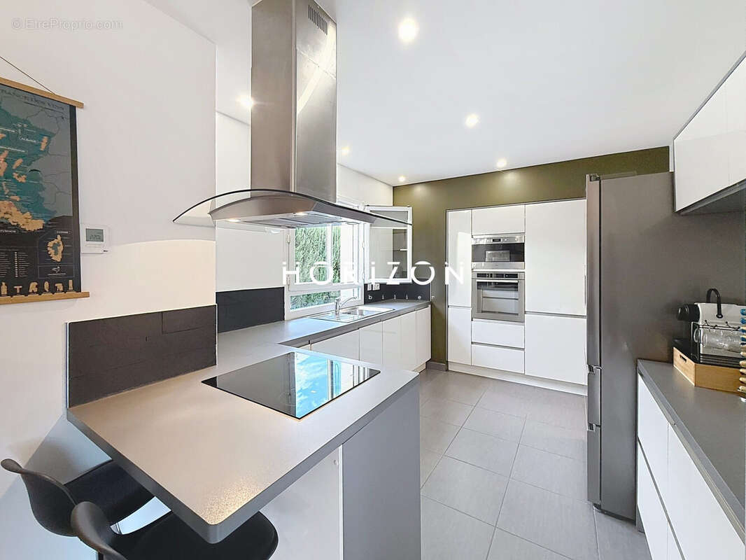 Maison 123 m² à La Chapelle-De-Guinchay  - photo 4