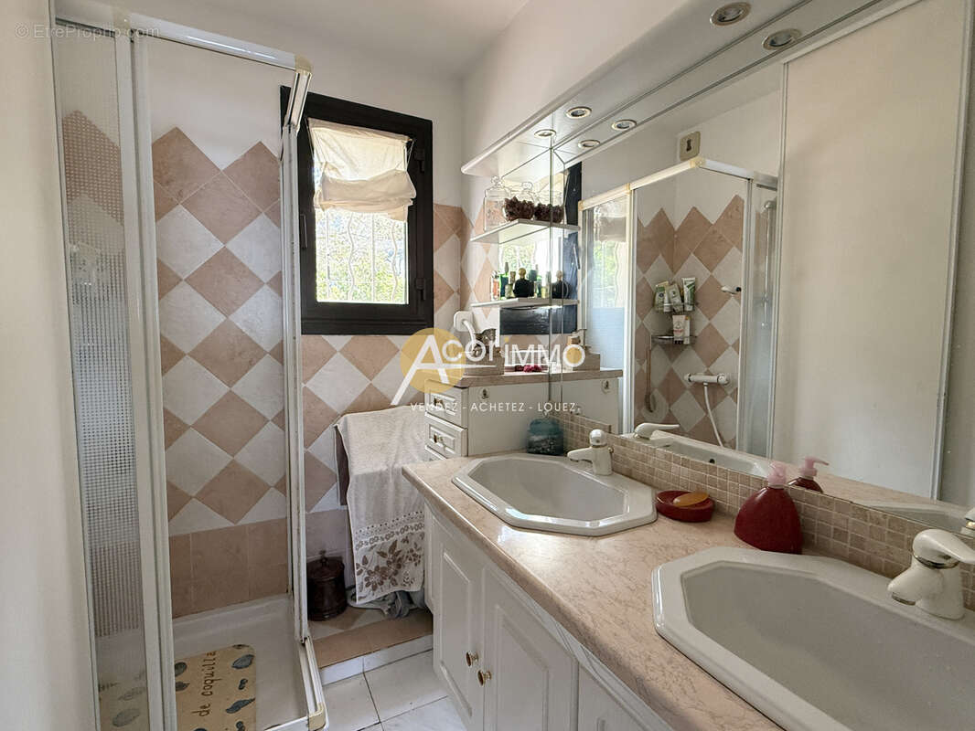 Appartement à SIX-FOURS-LES-PLAGES