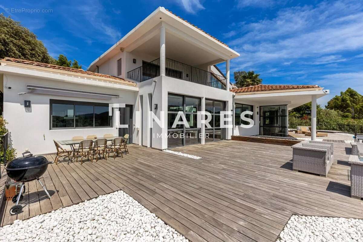 LA MAJESTUEUSE - Propriété d'exception de 500m² - Piscines - Dépendances - 83740 LA CADIÈRE D'AZUR - photo 2