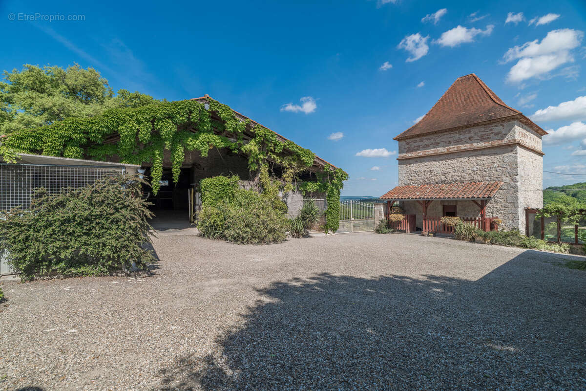 Maison à SAINTE-COLOMBE-DE-VILLENEUVE