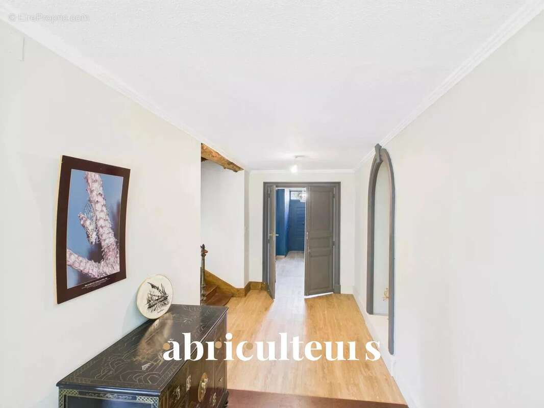 Maison à VILLENEUVE-LA-COMTESSE