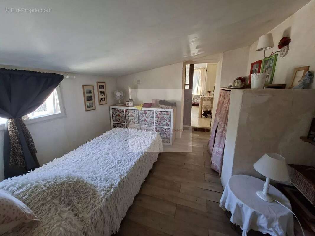 Maison à LE COLLET-DE-DEZE
