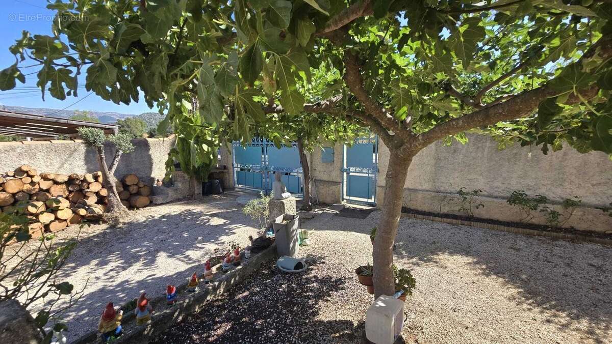 Maison à LE CASTELLET