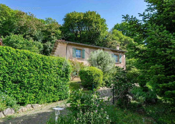 Maison à COUZON-AU-MONT-D'OR