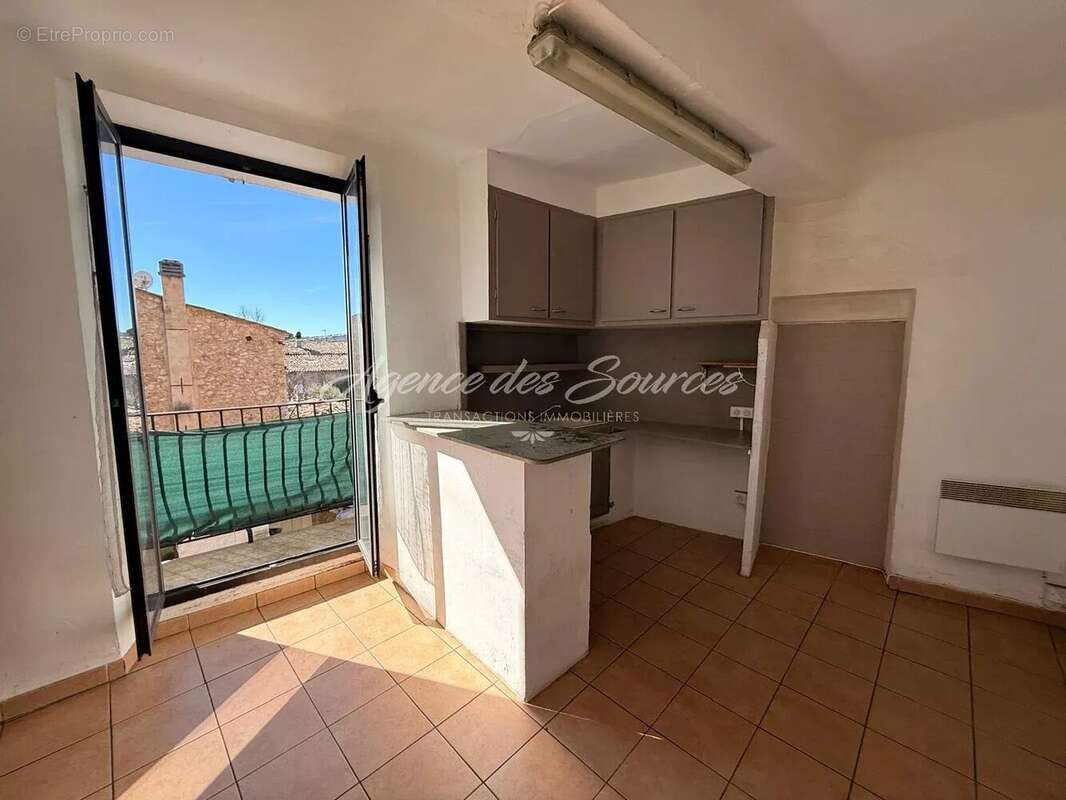 Appartement à VARAGES
