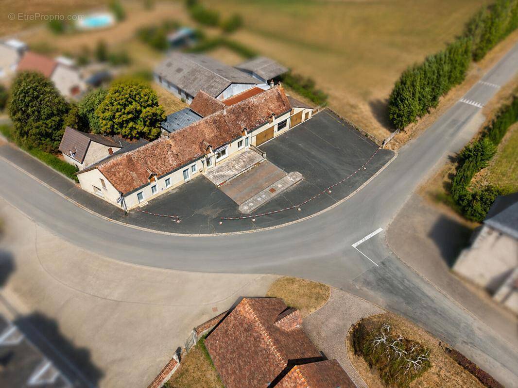 Maison à LA PEROUILLE