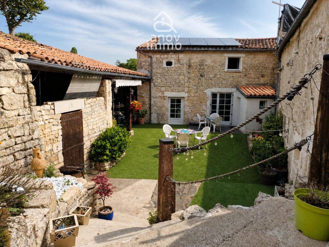 Maison à LONGEVES