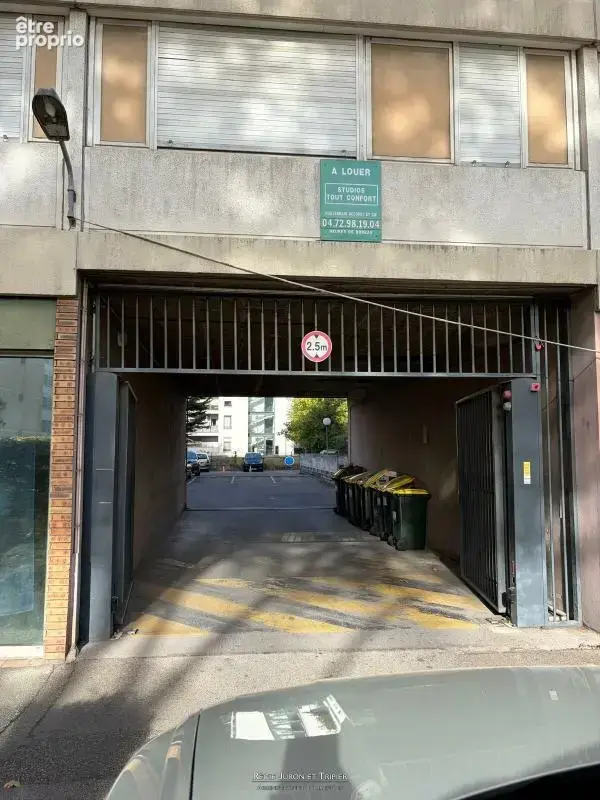 RUE RICHELIEU / COURS TOLSTOI Emplacement de Parking en sous sol - photo 2