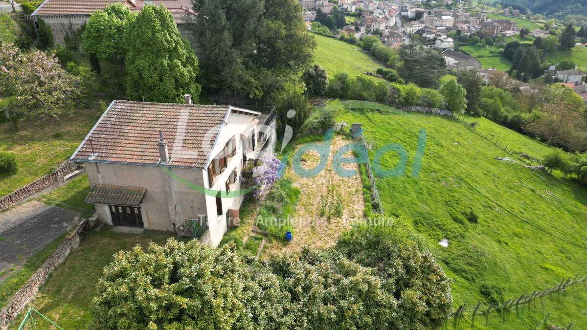Maison à restaurer entièrement avec vue panoramique, le tout sur  presque 3000m2 de terrain - photo 3