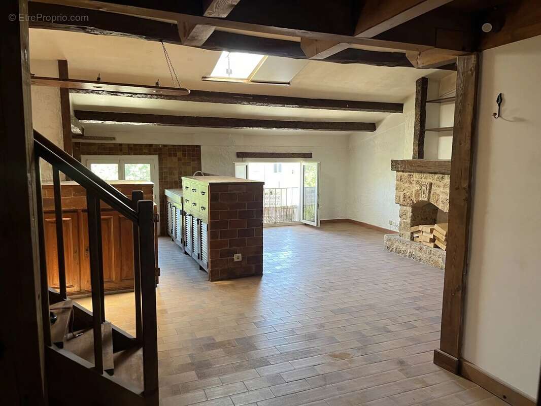 Appartement à COTIGNAC