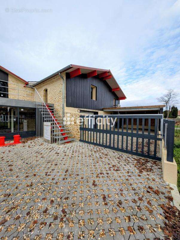 Maison à VENDAYS-MONTALIVET