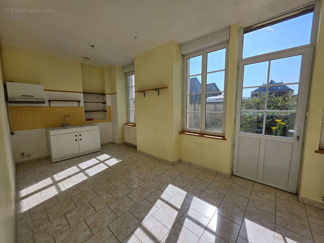 Maison à FRESNAY-SUR-SARTHE