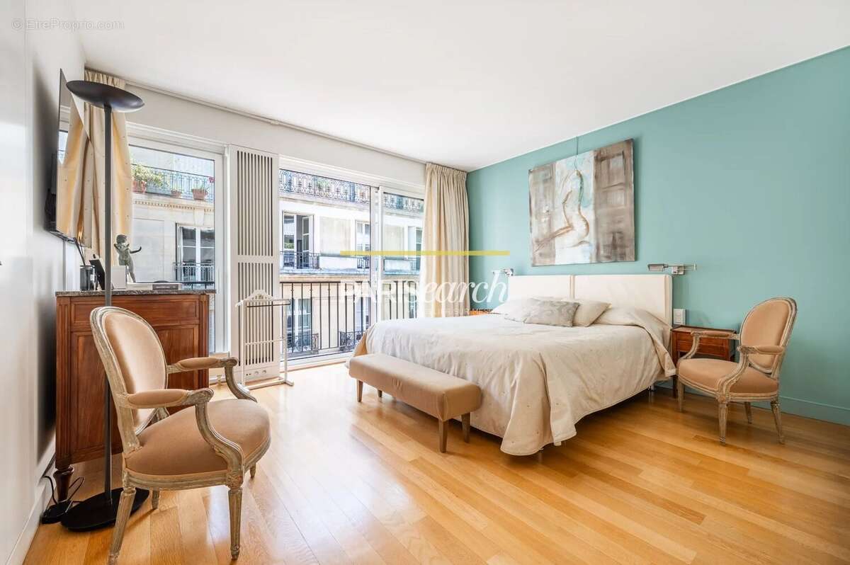 Appartement à PARIS-16E