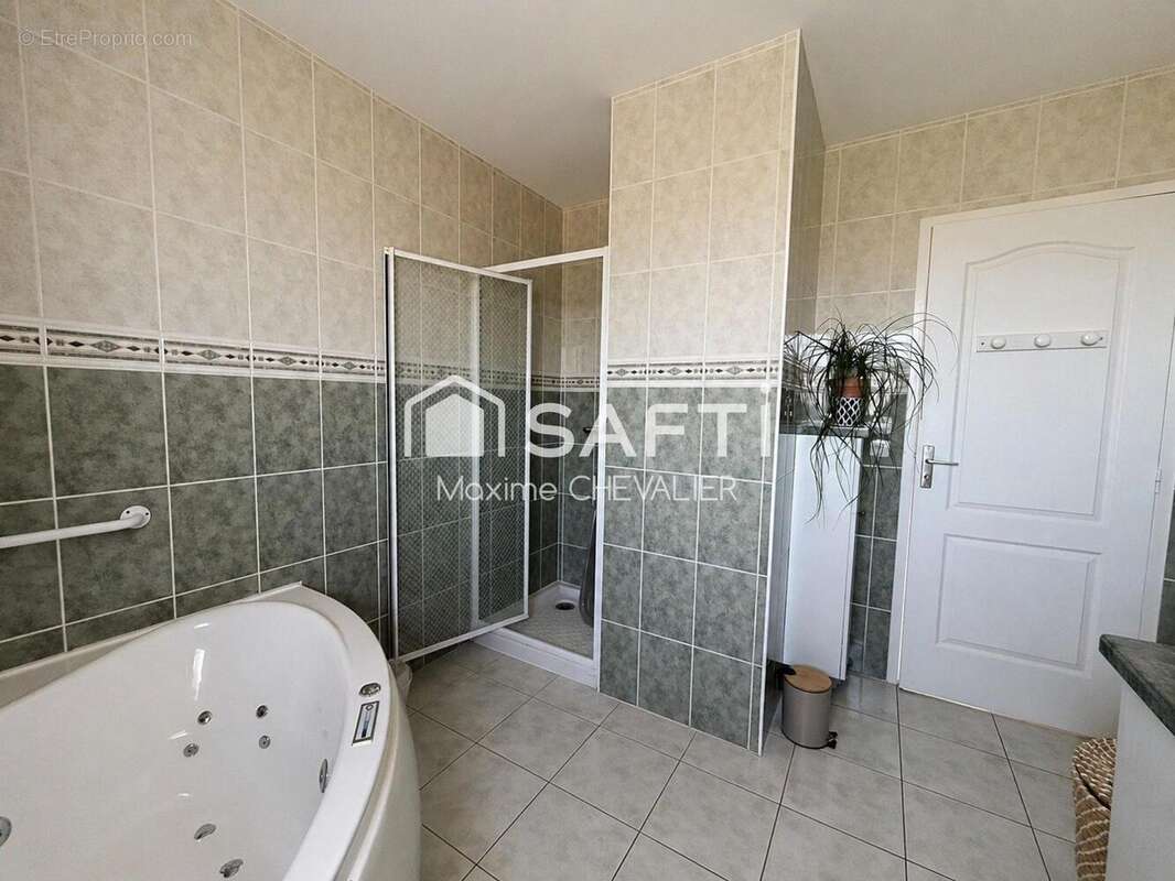Maison 175 m² à Crevant  - photo 9