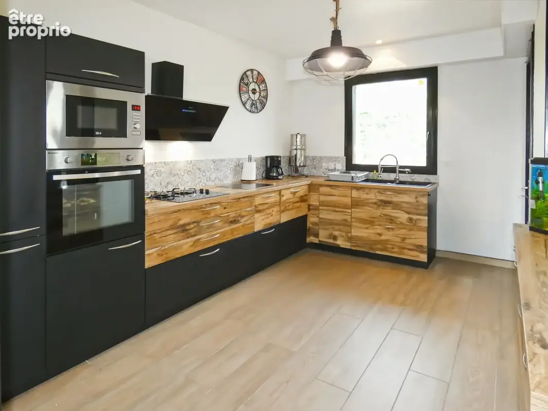 Maison 170 m² à Lons-Le-Saunier  - photo 5