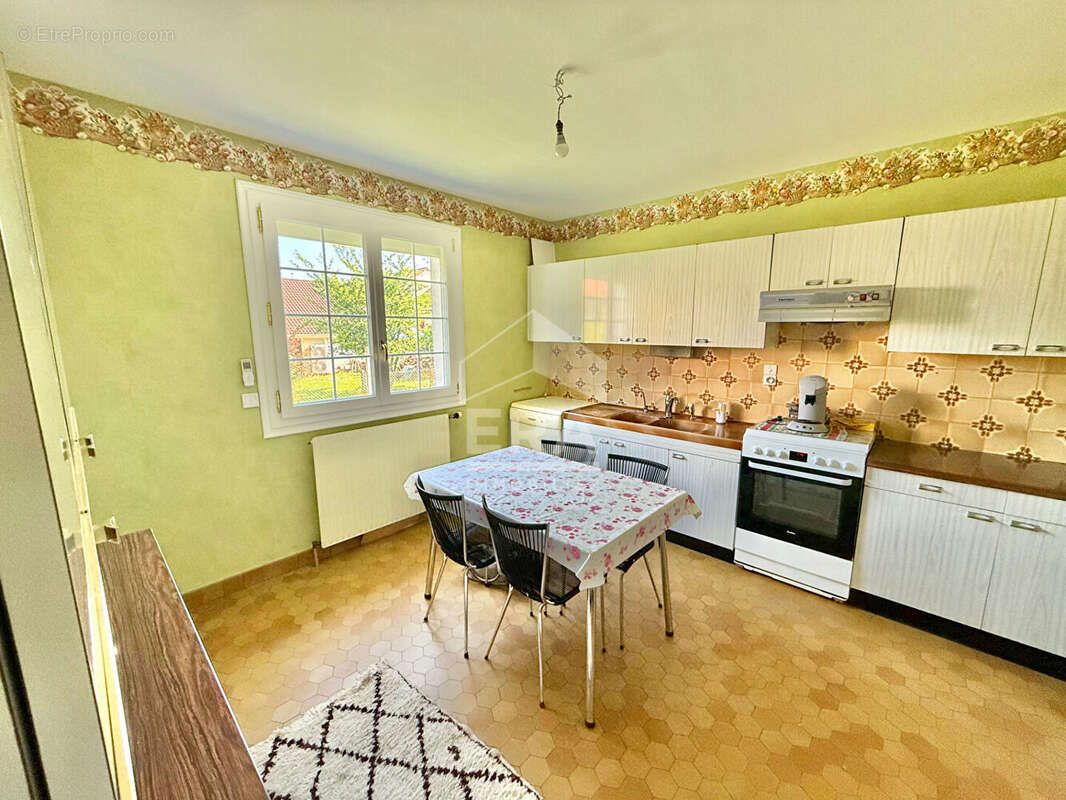 Maison à SAINT-JEAN-DE-BRAYE