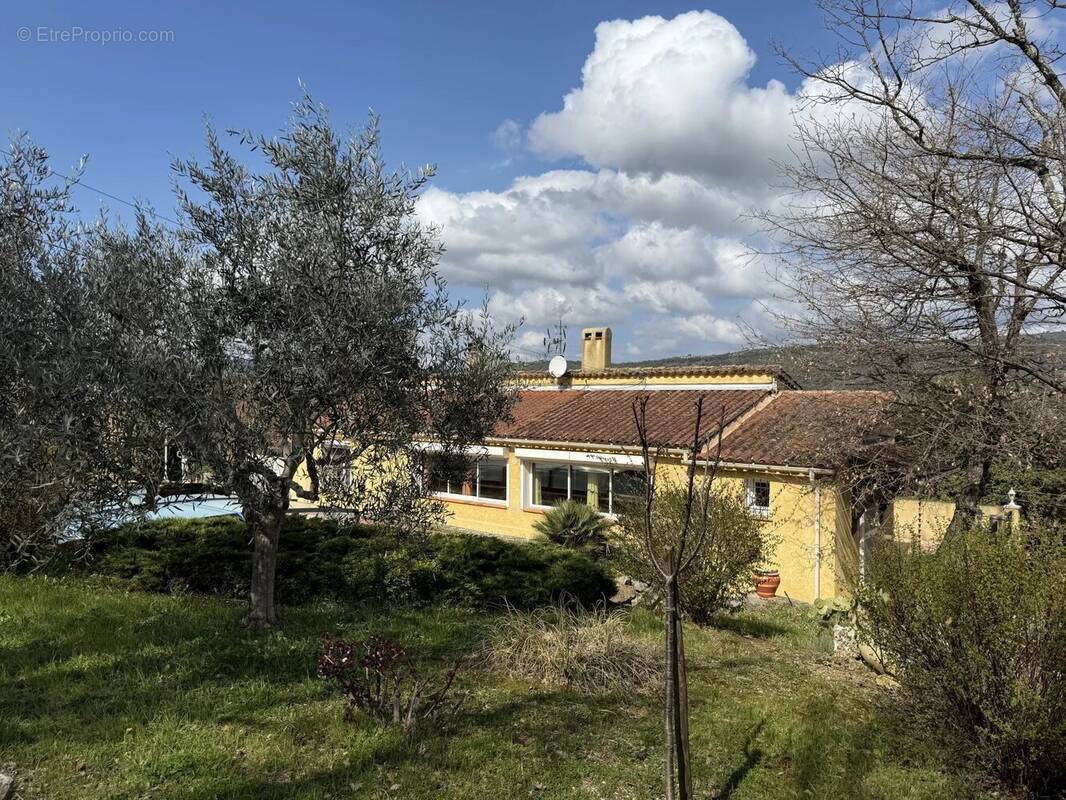 Maison à SAINTE-ANASTASIE-SUR-ISSOLE