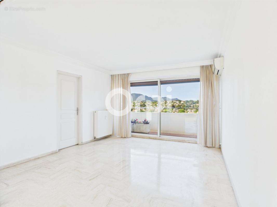 Appartement à MANDELIEU-LA-NAPOULE