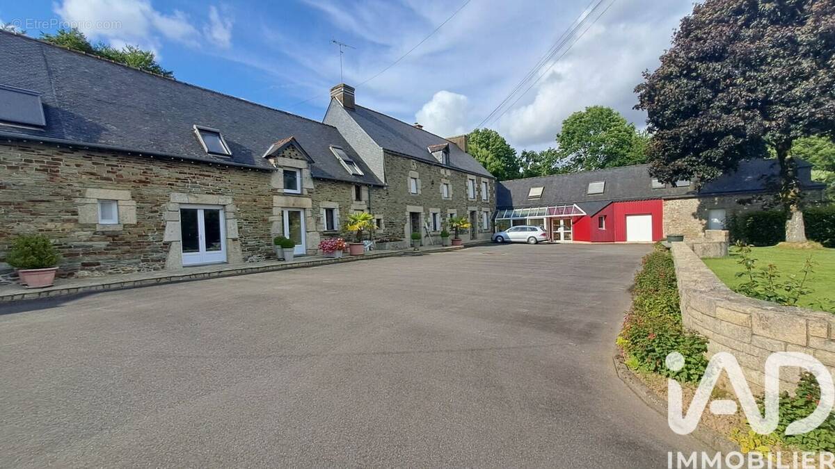 Photo 1 - Maison à SAINT-CARADEC