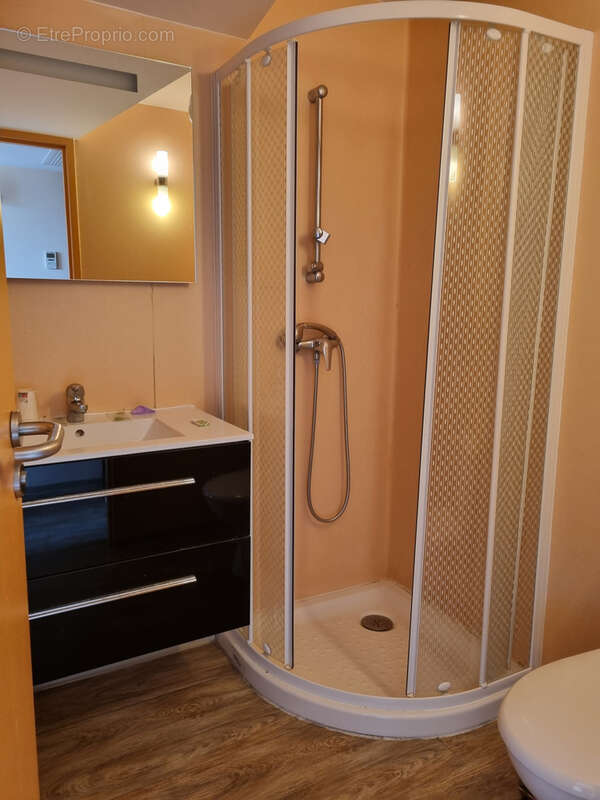 Commerce à MOUSTIERS-SAINTE-MARIE