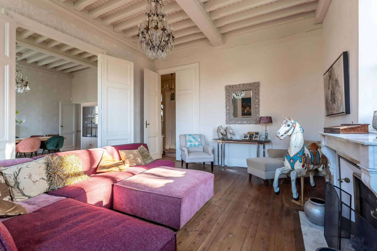 Country property with pool and stables - photo 21