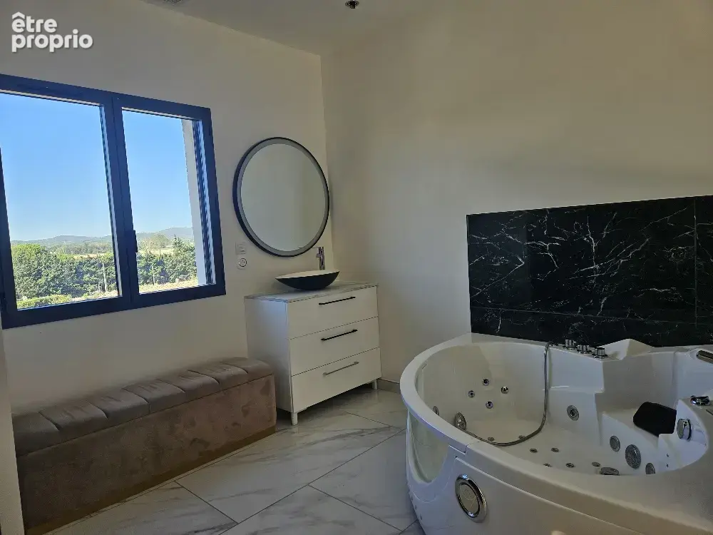 Villa contemporaine 4 pièces de 163 m2   Terrain de 502 m2   Piscine à terminer - photo 10