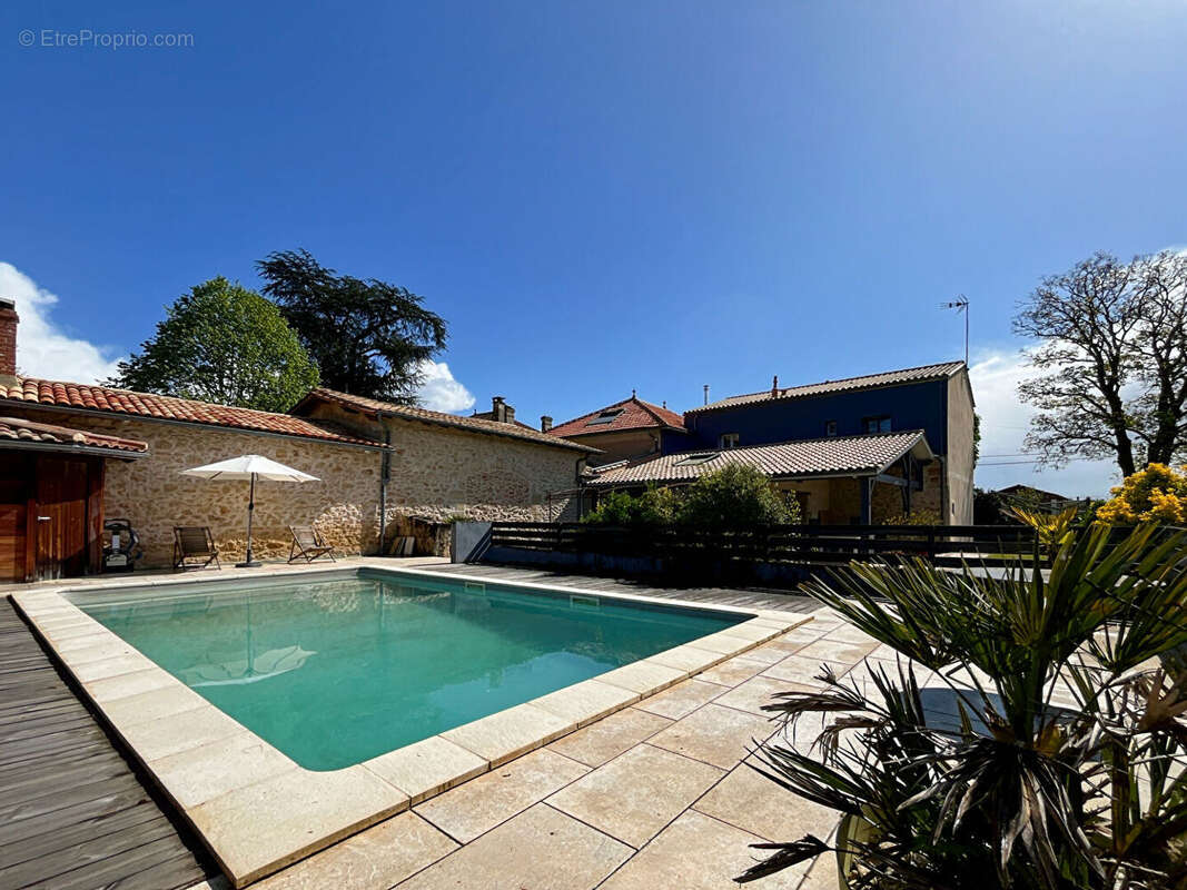 Maison à PUJOLS-SUR-CIRON