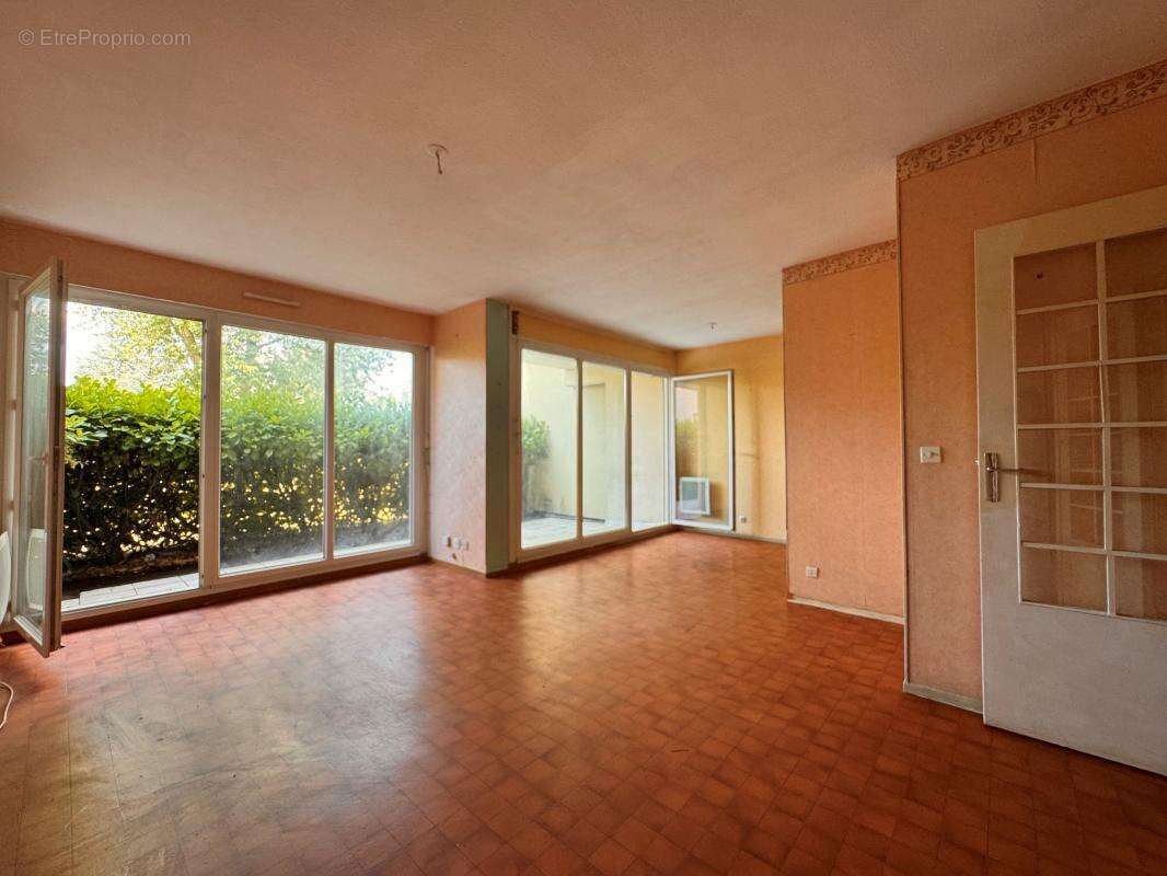 Appartement t3 avec terrasse - photo 3