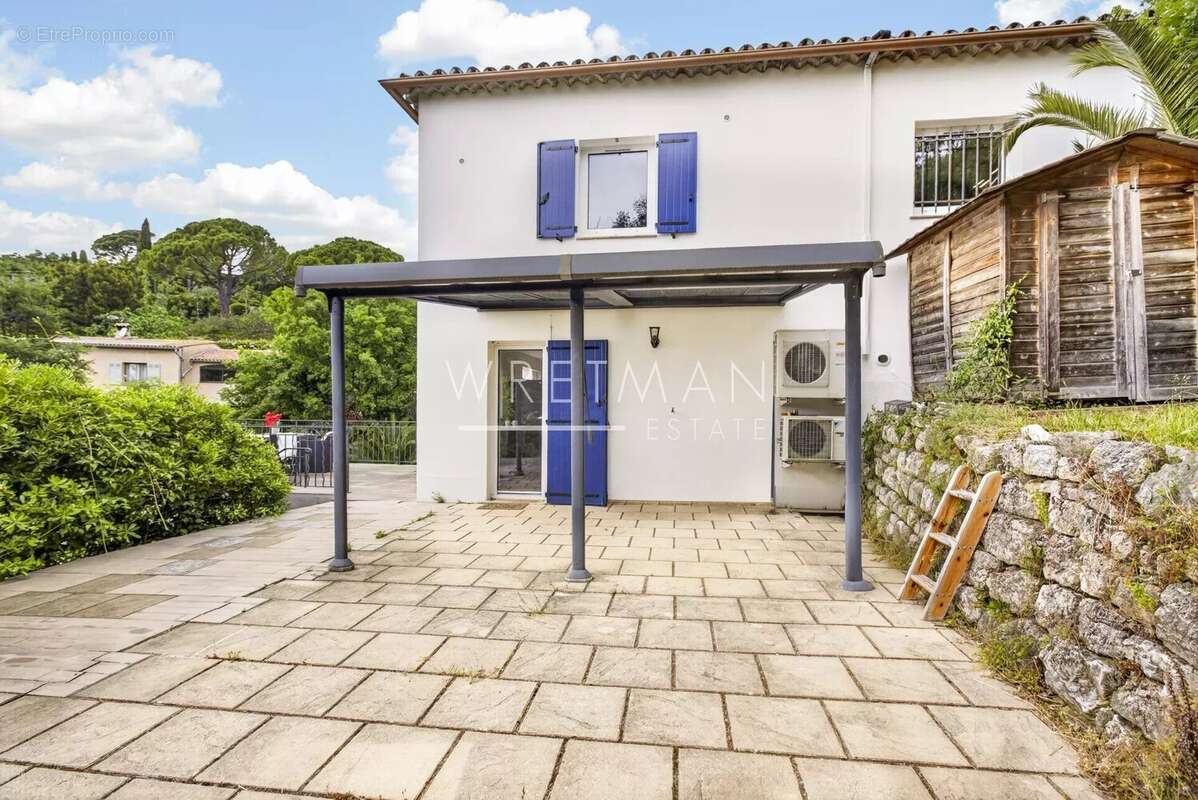 Maison à CHATEAUNEUF-GRASSE