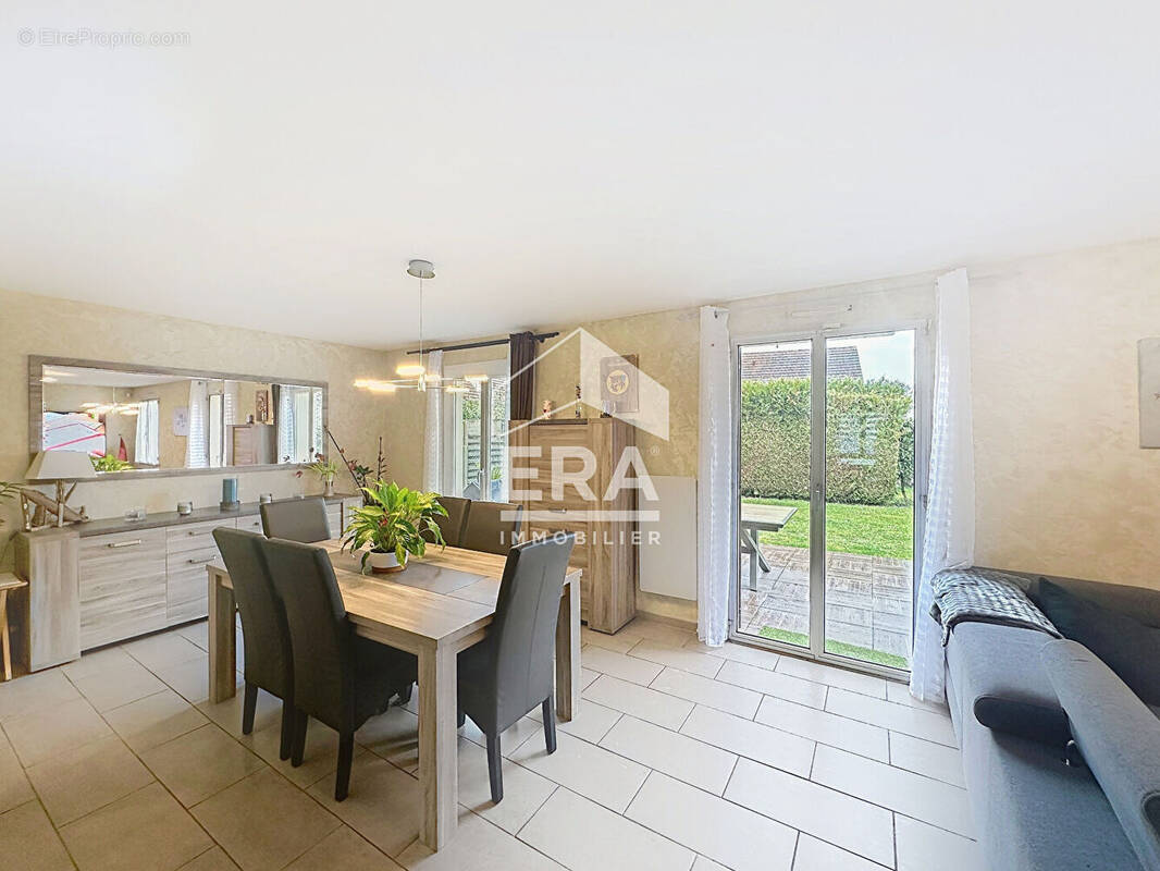 Maison à COURDIMANCHE