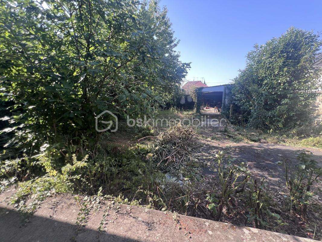 LEVROUX – Maison de plain-pied 108 m² à rénover – 3 chambres – terrain – grand hangar - photo 17