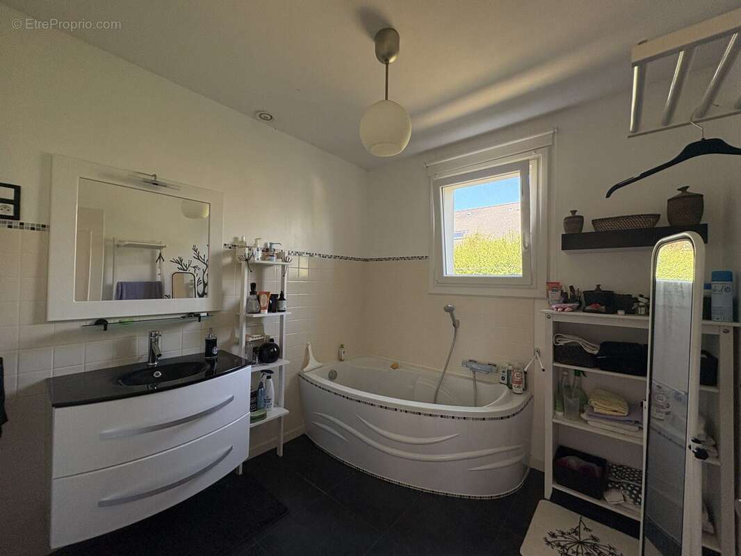 Maison 121 m² à Brehal  - photo 8