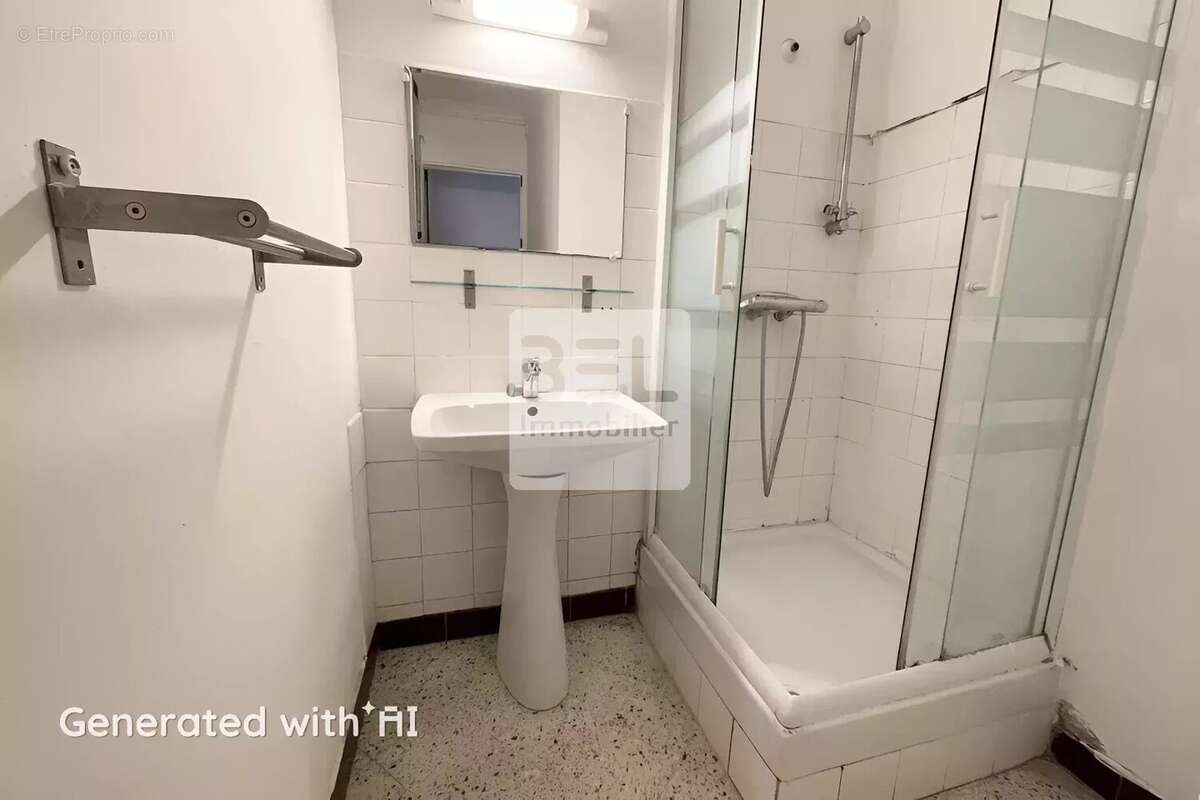 Appartement à BAGNOLS-SUR-CEZE