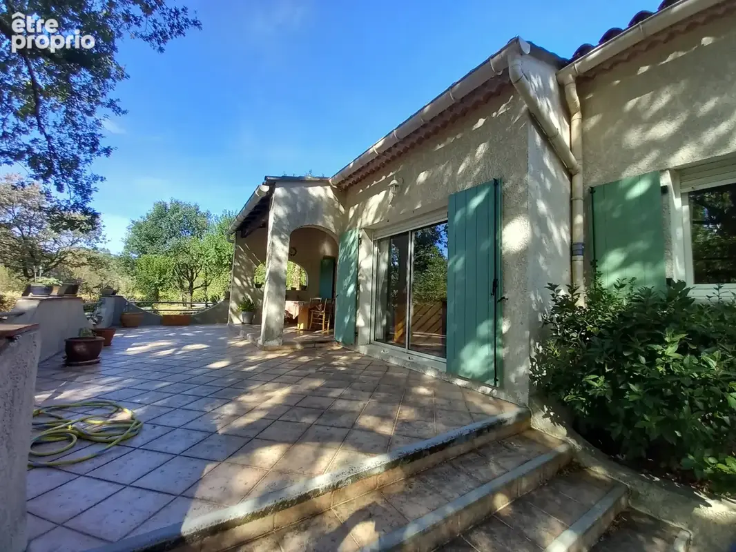 Superbe villa plain pied avec piscine sur 4000M2 arborés. - photo 12
